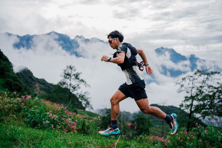 UTMB 2026 : Ben Dhiman vainqueur en 18 h 16 min 29 s, Blandine L&rsquo;Hirondel gagne chez les femmes