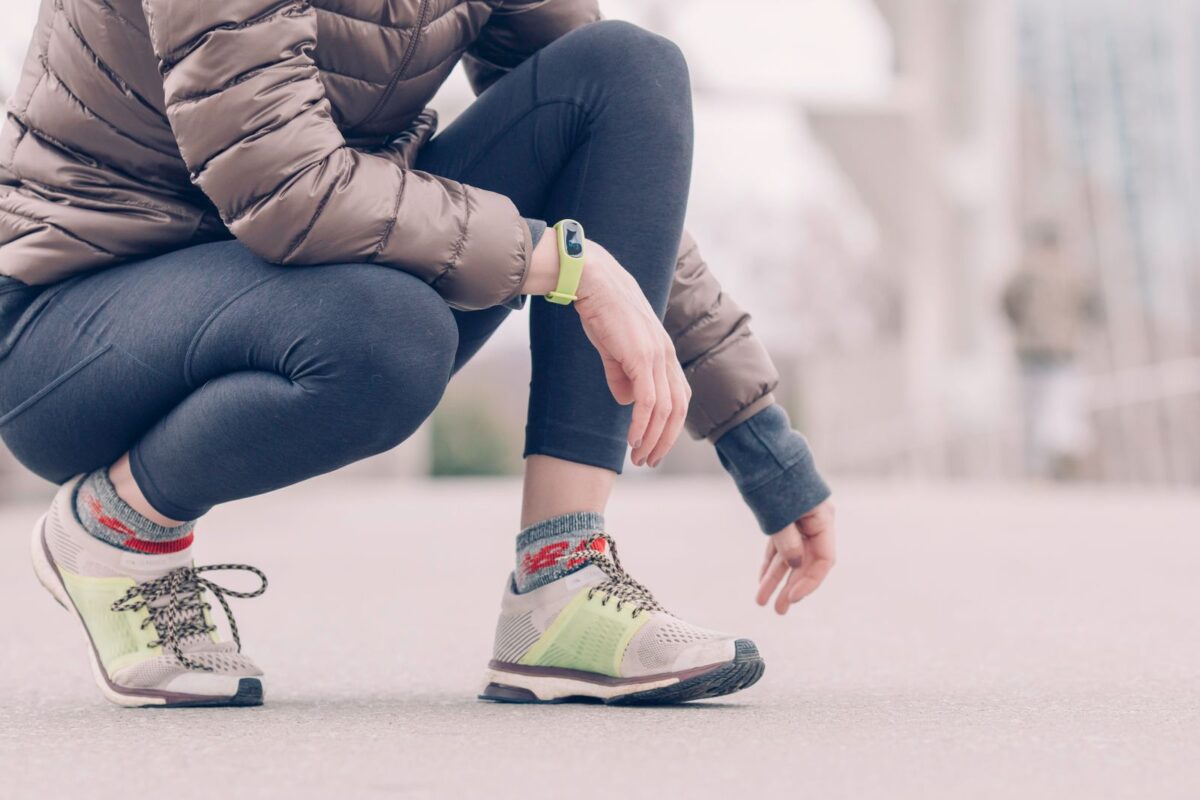 Gros plan sur une paire de chaussures de running
